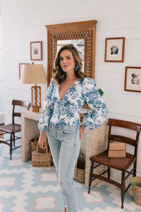 Womens Blouse Outfit, Couture, Floral Blouse Outfit Summer, Floral Outfits For Women, Floral Blouse Outfit, Summer Blouses For Women, Shirts For Women Stylish, Summer Blouse Outfit, Women Work Blouse
