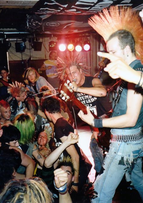 Punk Photography, 1980s Punk, Punk Rock Aesthetic, Punk Concert, Punk 90s, Punk 80s, Garage Punk, Cultura Punk, Estilo Punk Rock