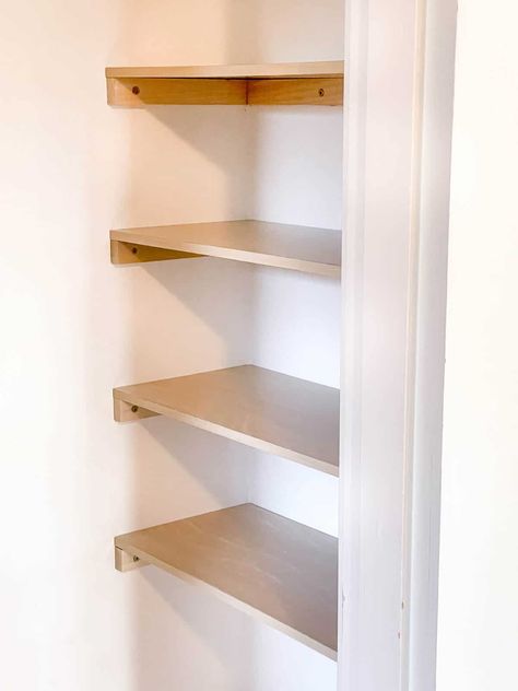 Reclaim that space in the side of your closet! These DIY closet shelves are super easy to make with just a couple of tools! Get your closet organized and get more storage space in that awkward side of your closet! Diy Lavanderia, Diy Closet Shelves, Closet Organized, Closet Built Ins, Framing Construction, Simple Closet, Storage Cupboard, Closet Renovation, Toddler Bedroom