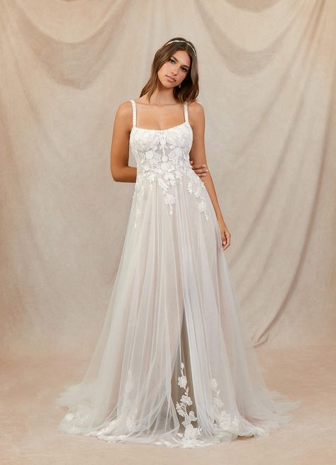 Summer Wedding Dress For Bride Beach, Wedding Dresses Tattooed Women, Wedding Dresses For Big Busts, Cooper Wedding, Wedding Dresses Beach, Backyard Wedding Dresses, Chapel Train Wedding Dress, Garden Wedding Dresses, Wedding Dress Flowy