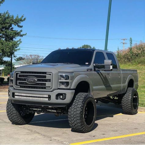 Mobil Off Road, Ford Super Duty Trucks, Jacked Up Truck, Diesel Trucks Ford, Custom Lifted Trucks, Ford Diesel, Ford Trucks F150, Trucks Lifted Diesel, Super Duty Trucks