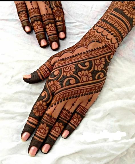 Beautiful Simple Mehndi Design, Rajasthani Mehndi Designs, Mehndi Designs Simple, Front Mehndi Design, मेहंदी डिजाइन, Simple Mehndi Designs Fingers, Mehndi Design Pictures, Modern Mehndi Designs, Full Mehndi Designs