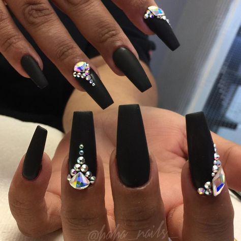 1,082 Likes, 14 Comments - Hailey Ann Craner (@haha_nails_) on Instagram: “Pretty #matteblack #nails #hahanails #matte #blacknails #prettynails #coffinshape #coffin…” Black Nail, Black Nails With Gems, Nails With Gems, Matte Black Nails, Black Acrylic Nails, Her Nails, Elegant Beauty, Almond Nails Designs, Gem Nails