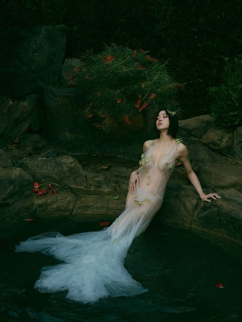 Jingna Zhang, Photographer Outfits, Art Amour, No Ordinary Girl, Portrait Fine Art, Photographer Style, Fairy Photoshoot, Water Fairy, Mermaid Aesthetic