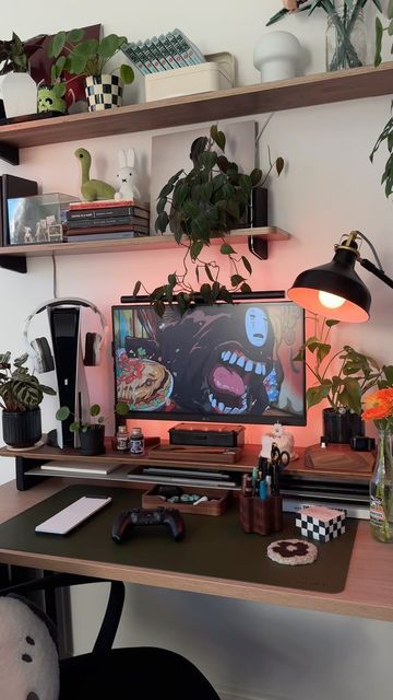 kim on Instagram: "in my room is where i wanna be most! going to be changing a few things in my desk setup & i’m super excited to share that with y’all soon 🤭 ___ [cozy vibes, desk organization, desk space, desk decor, spirited away, studio ghibli, art, maximalist decor] #desk #deskterior #desksetup #deskspace #deskorganization #cutedecor #cutedesk #cozygamingsetup #cozyhome #cozydesksetup" High Rise Desk Setup, Black And Green Desk Setup, Vertical Dual Monitor Setup, Peg Board Desk Setup, Split Gaming Room, Black Desk Gaming Setup, Colorful Pc Setup, Gaming And Art Setup, Small Desk Gaming Setup