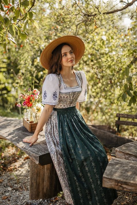 Dirndl Sewing Pattern Free, Octoberfest Outfits, German Traditional Dress, Bridal Dirndl, Wedding Dirndl, Idda Van Munster, Folklore Fashion, Cottagecore Dresses, Green Apron