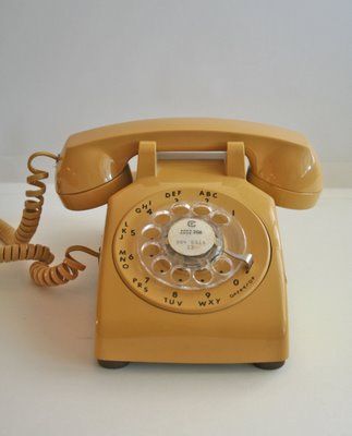 Rotary Phones--ours hung on the wall in the dining room & was this color  :) Paz Interior Frases, Telephone Vintage, Rotary Phone, Vintage Phones, Vintage Telephone, Old Phone, Vintage Memory, Telephones, Yellow Aesthetic