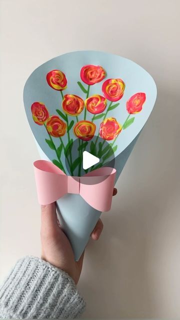 Julie Caspersen | Krea Leg DIY 🌈 | Her kommer en let buket med roser lavet af et par klatter maling og en vatpind. Måske en ide til mors dag 💐☺️ | Instagram Instagram, Mors Dag, April 26, On Instagram