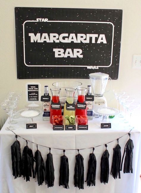 Monochromatic Party, 21st Birthday Party Themes, Star Wars Party Decorations, Decoracion Star Wars, Star Wars Birthday Party Ideas, Star Wars Themed Birthday Party, Star Wars Baby Shower, Star Wars Wedding Theme, Star Wars Theme Party