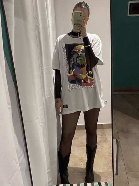 Oversized Tee With Fishnets, Night Rave Outfits, Retro Festival Outfits, The Band Camino Concert Outfit, Concerts Outfits Night, Universal Studios Horror Nights Outfit, Drake Concert Outfit Ideas Plus Size, R And B Concert Outfit, Look Show Rap