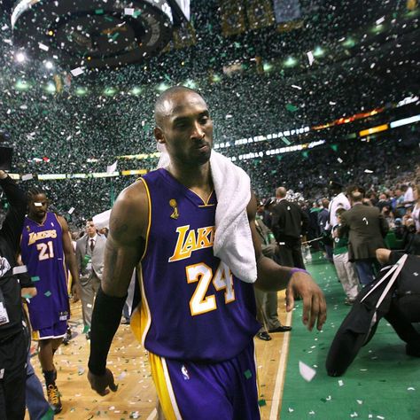 LakersCenter on Instagram: “Kobe on walking off the Boston Garden floor after his Lakers were defeated in the 2008 Finals - “They played that Journey song (Don’t Stop…” Journey Songs, Lakers Wallpaper, Jordan Woods, Boston Garden, Kobe Bryant 8, Basketball Background, Kobe & Gigi, Kobe Bryant Pictures, Kobe Bryant Black Mamba