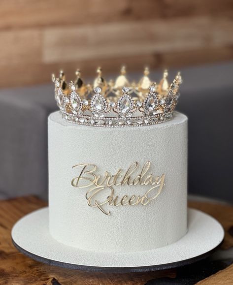 40th Birthday Cake For Women Elegant, Cake Design 2023, Birthday Cake Round, 17 Doğum Günü, Birthday Cake For Women Elegant, 50th Birthday Cake For Women, 26 Birthday Cake, Queens Birthday Cake, Modern Birthday Cakes