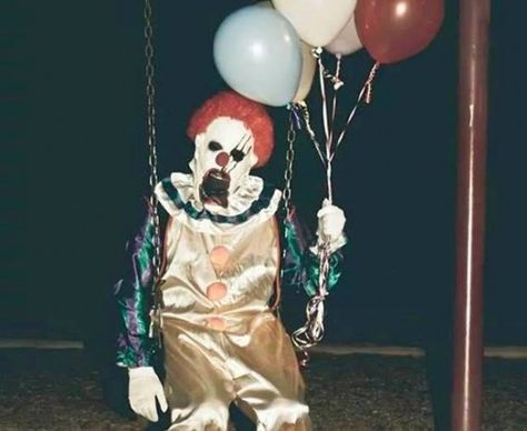 An actual picture of one of the Wasco clowns Clown Phobia, Mysterious Universe, Clown Horror, Evil Clowns, Clowning Around, Scary Clowns, Creepy Clown, A Clown, Clown Costume