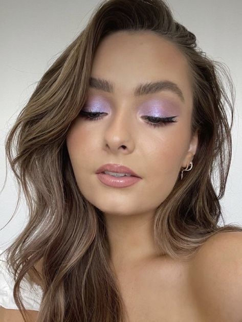 Natural Glam Makeup Purple, Lavender Simple Makeup, Purple Natural Eye Makeup, Lilac Purple Eyeshadow Looks, Eye Makeup For A Purple Dress, Lilac Prom Dress Makeup, Makeup For Lilac Outfit, Wedding Makeup Lilac, Purple Subtle Makeup