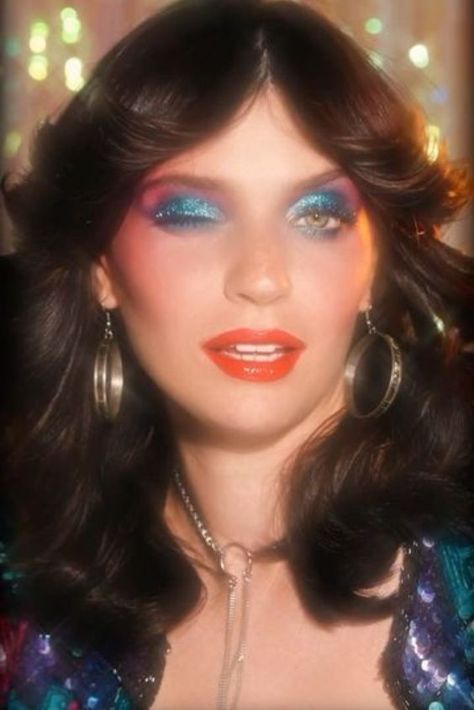 15 Stunning 80s Makeup Looks To Rock Your Glam & Retro Style 1980 Makeup, 70s Disco Makeup, 70s Hair And Makeup, Glam Rock Makeup, Moda 80s, 80s Hair And Makeup, 1980s Makeup And Hair, 80s Makeup Looks, Retro Makeup Looks