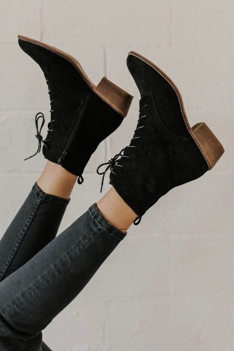 The Fall Boot Trends I'm Shopping For | Pointed North Women Shoes | Outfit Shoes | Fall Shoes | Winter Shoes | Tumblr Shoes | Polyvore Shoes | Nikes Shoes | Colorful Shoes | Fashion Shoes | Women Closets | Workout Shoes | Casual Shoes #outfitshoe #womenshoe #wintershoe #tumblrshoe #polyvoreshoe #colorfulshoe #fashionshoe #womenclosets #casualshoes Fall Boot Trend, Kasut Wanita, Black Lace Up Boots, Boots Zipper, Dr Shoes, Trending Boots, Colorful Shoes, Workout Shoes, Modieuze Outfits