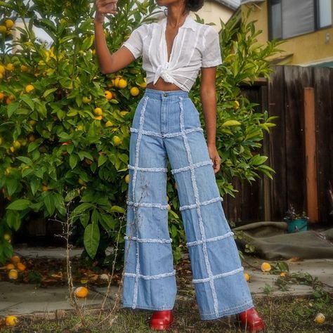 femininitē Magazine on Instagram: “these vintage frayed patchwork jeans are to die for !! — via @masha_jlynn” Blue Boho Outfit, 1970s Outfits For Women, Statement Pants Outfit, Hippie 70s Aesthetic, 90s Mom Fashion, France Outfits, Statement Pants, Mode Hippie, 70s Inspired Fashion