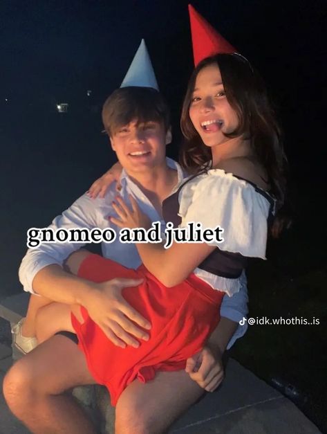 Cute And Creative Halloween Costumes, Gnomes And Juliet Costume, Halloween Bf Gf Costumes, Gnomeo And Juliet Halloween Costumes, Couples Costume Movie, Brown Hair Couple Halloween Costumes, Redhead Costume Ideas Halloween, Jack And Rose Halloween Costume, Blonde And Brunette Couple Costume