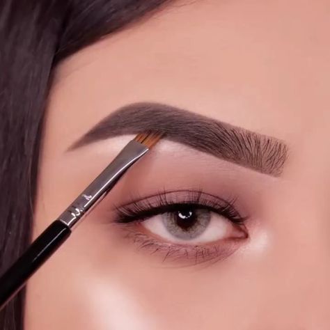 Manisha Sharma on Instagram: “Hey lovelies! @sigmabeauty has launched their brow collection today in variety of shade ranges.  I was most excited to use their brow…” Eyebrow Tutorial For Thick Brows, Thick Eyebrows Makeup, Eyebrow Patterns, Eyebrow Videos, Brows Makeup Tutorial, Eye Brow Tutorial, Brow Makeup Tutorial, Make Up Mata, Tutorial Alis