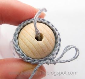 Confection Au Crochet, Crochet Ball, Crochet Baby Toys, Crochet Diy, Yarn Tail, Baby Crafts, Bead Crochet, Love Crochet, Crochet Techniques