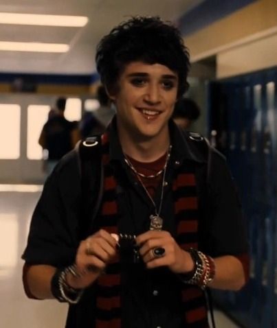 Kyle Gallner (Colin Gray) in Jennifer's Body. I was convinced he was my soulmate. Tumblr, Jennifer’s Body Colin, Jennifer's Body Kyle Gallner, Jennifers Body Colin, Jennifers Body Emo Guy, Colin Gray Jennifer, Jennifer's Body Colin Gray, 2000s Guys Fashion, Emo Characters