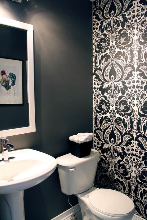 textured powder room - Trendir Black And White Powder Room, White Powder Room, Black Powder Room, Wallpaper Accent Wall Bathroom, Wallpaper Powder Room, Bilik Air, Toilette Design, Ideas Baños, Wallpaper Putih