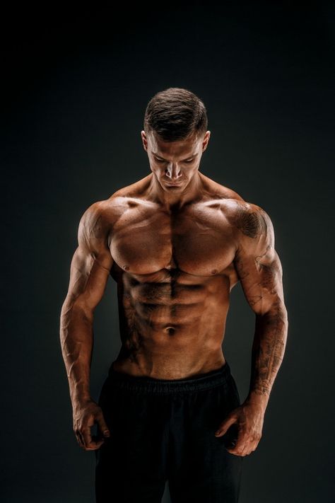 Body Builders, Muscled Man, Male Fitness Photography, Bodybuilder Posing, Workout Basketball, Workout Man, Bodybuilding Pictures, Volleyball Training, 남자 몸