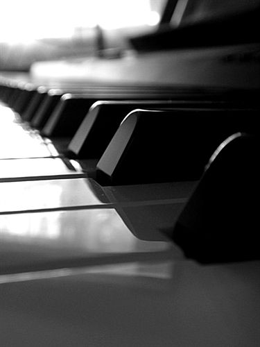 Black And White Piano Photography, Interesting Black And White Photography, Piano Aesthetic Black And White, Black And White Music Aesthetic, Piano Aesthetic Wallpaper, Piano Black And White, Piano Photography, Piano Forte, Ideas For Photography