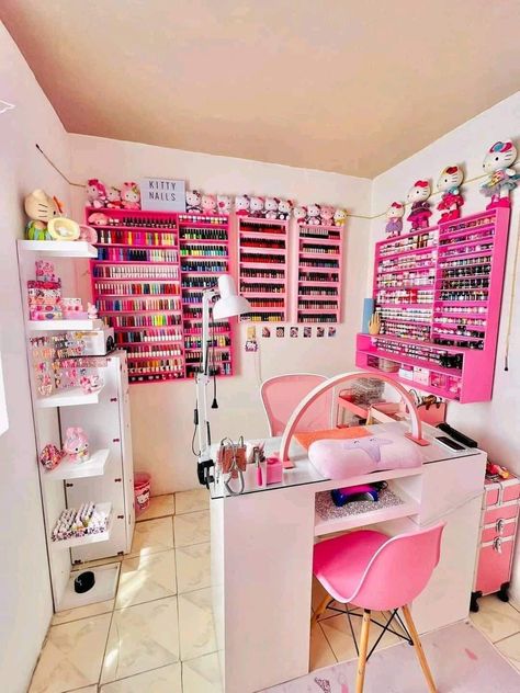 Gracious Nails - Wow #picturenotmine Makeup And Nail Studio Decor, Diy Nail Salon Shed, Small Nail Space, Nail Tech Shed Ideas, Nail Tech Room Aesthetic, Tiny Nail Salon, Nail Shed Ideas, Shed Nail Salon Ideas, Small Nail Room Ideas