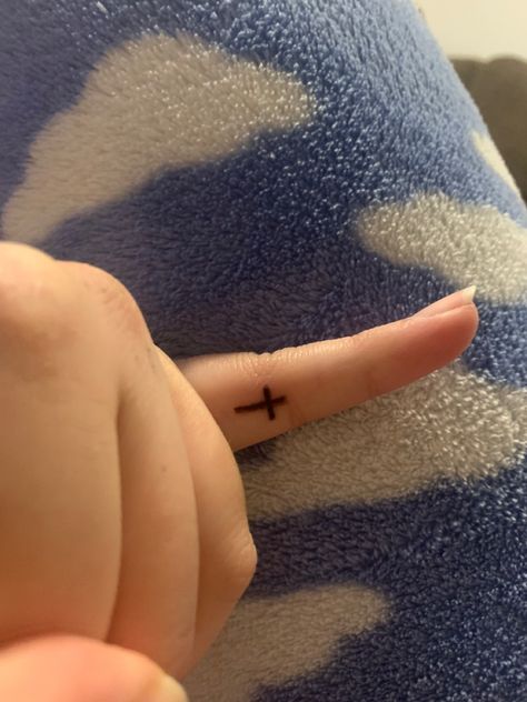 Finger Cross Tattoo, Pinky Tattoo, Pinky Finger, Cross Tattoo, Small Crosses, Crossed Fingers, Health Articles, Body Tattoos, Jesus Fish Tattoo