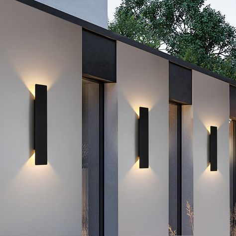 Exterior House Lighting Ideas Night, Outdoor House Lighting Ideas, Modern Exterior Light Fixtures, Black Exterior Lights, Modern Exterior Lighting, Outdoor Led Strips, Garden Wall Lights, Exterior Lights, Stripped Wall