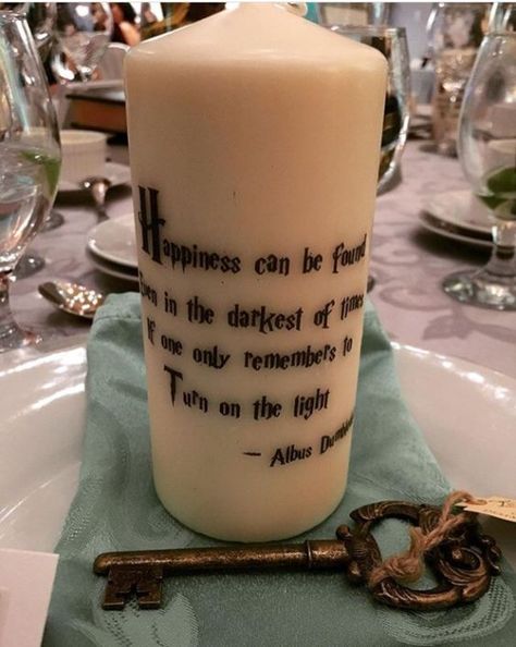 Harry Potter Wedding Ideas To Charm Your Guests | weddingsonline Harry Potter Wedding Ideas, Nerdy Wedding, Harry Potter Wedding Theme, Harry Potter Baby Shower, Geek Wedding, Festa Harry Potter, Anniversaire Harry Potter, Theme Harry Potter, Harry Potter Wedding