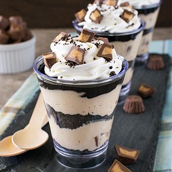 Photo of No Bake Peanut Butter Fudge Cheesecake Parfaits Healthy Breakfast Parfait Recipes, No Bake Peanut Butter Fudge, Healthy Breakfast Parfait, Fudge Cheesecake, Cheesecake Parfait Recipes, Breakfast Parfait Recipes, Jar Desserts, Mason Jar Desserts, Mini Dessert Recipes