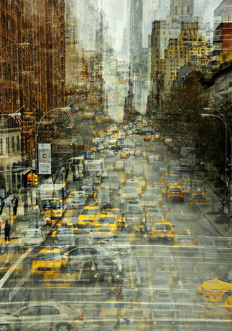 Photographer Stephanie Jung used layering to show the chaos of New York in a single image. Multiple Exposure Photography, Movement Photography, Canon 80d, Creative Landscape, Cityscape Photography, Photo D Art, Experimental Photography, Multiple Exposure, Exposure Photography