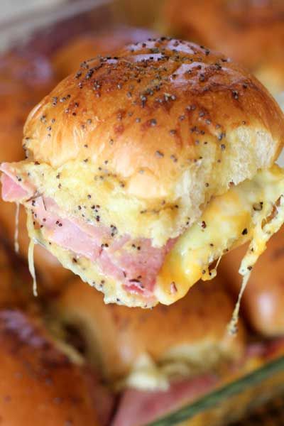 Share Tweet Pin Mail   Who doesn’t love a hot breakfast?!  Whether it be pancakes, baked oatmeal, or these amazing Make Ahead Breakfast Sandwiches, ... Prep Ahead Breakfast Casserole, Group Snacks, Make Ahead Breakfast Sandwiches, Christmas Breakfasts, Mexikansk Mat, Breakfast Sliders, Recipes Brunch, Casserole Breakfast, Season Recipes