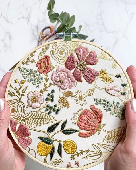 Couture, Diy Embroidery Designs, Diy Embroidery Patterns, Floral Embroidery Patterns, Fiber Artist, Hand Embroidery Kit, Hand Embroidery Projects, Hand Embroidery Art, Sewing Embroidery Designs