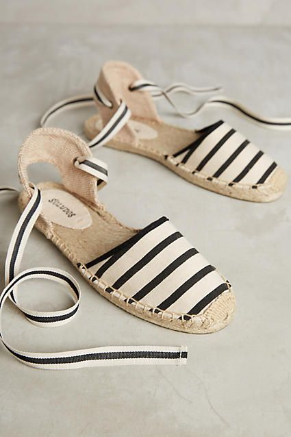 Summer Espadrilles, Espadrilles Outfit, Striped Espadrilles, Elegante Casual, Latest Shoe Trends, Flat Espadrilles, Hot Shoes, Leather Shoes Woman, Mode Inspo