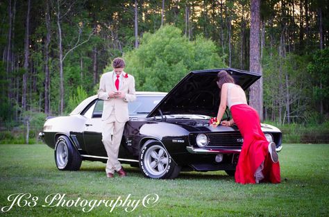 Prom Pics With Car Picture Ideas, Prom Photoshoot Couples Fun, Matricfarewell Photos, Prom Photoshoot Ideas With Car, Prom Photo Ideas Couple Funny, Prom Picture Ideas For Couples Funny, Fun Couple Prom Pictures, Prom Pictures Couples With Car, Prom Picture With Car