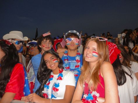 party in the usa fnl College Dress Up Themes, Usa Day Spirit Week Outfit, Usa Football Theme, American Teenager Aesthetic, Fnl Aesthetic, Fnl Themes, School Spirit Outfit, Football Season Outfits, School Spirit Posters