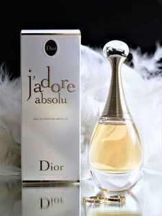 Dior Perfume Jadore, Dior Jadore, Lotion Candles, Fragrance Photography, Perfume Display, Parfum Dior, Sweet Perfume, Fragrances Perfume Woman, Perfume Collection Fragrance