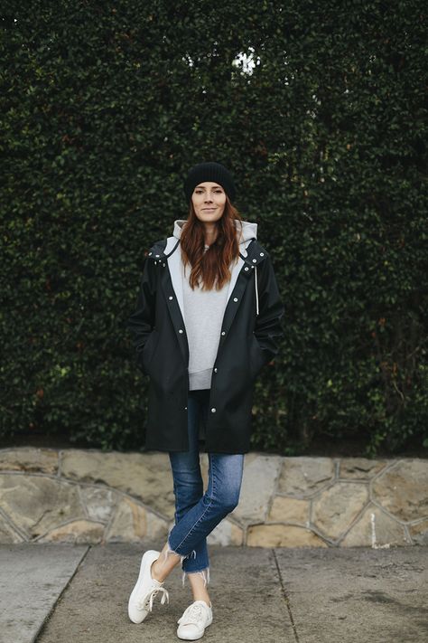 My go to style for the rainy weather here in Santa Barbara. This rain jacket by Stutterheim is by far the coolest rain jacket thus far. Rainy Outfits, Rainy Outfit, Rainy Day Outfit For School, Cute Rainy Day Outfits, Rainy Day Outfit For Work, Rain Outfit, Pijamas Women, Raincoat Outfit, Rainy Day Fashion