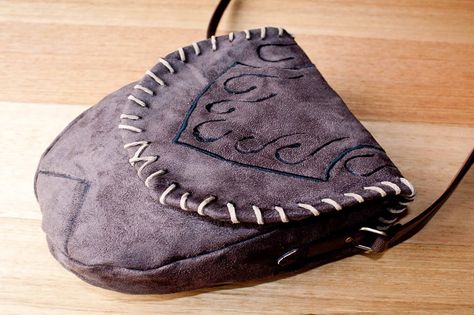 Skyrim Crafts, Skyrim Costume, Handmade Tale, Skyrim Cosplay, Geek Diy, Geeky Craft, Geek Games, Self Made, Crafts Projects