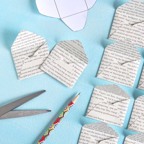 Tiny Envelopes Diy, Mini Envelopes Template, Homemade Envelopes, Handmade Journals Diy, Tiny Envelopes, How To Make An Envelope, Diy Jewelry Display, Diy Envelope, Handmade Envelopes