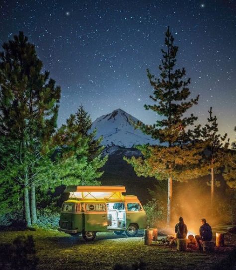 Life is about collecting memories, not things. Get inspired by these photos, break away from the 9 to 5 grind, and set forth on your own camping adventure! Vanlife - travel adventures in a campervan. Camping Earrings, Vw California Beach, Camping Vibes, Kombi Home, Camping Photography, Camper Life, Camping Locations, Van Camping, Camping Lights