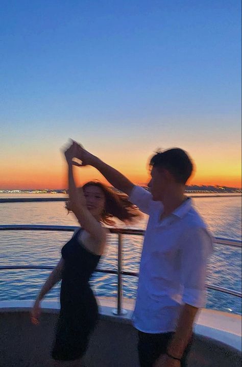 Couple Dance Aesthetic Pics, Lovers Pictures Couple, Cute Couple Pics Dancing, Cute Couple Pics For Wallpaper, Dancing Photos Couple, Couples Sea Photoshoot, Couple In Sea Beach, Dancing With Boyfriend Aesthetic, Not Cheesy Couple Photos