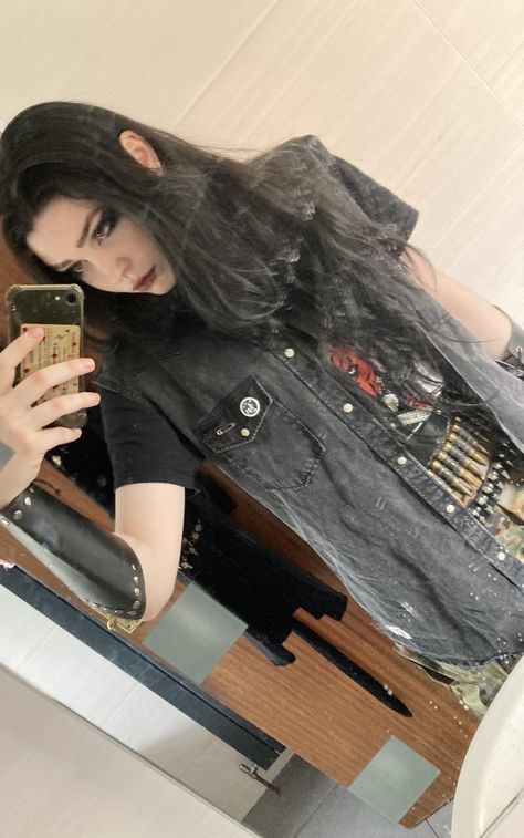 Metalhead Winter Outfit, Black Metal Outfits Women, Metal Outfit Aesthetic, Casual Metalhead Outfit, Female Metalhead Outfit, Rock Metal Outfits, Metal Style Outfits, Metalhead Outfits Women, Metal Core Outfit