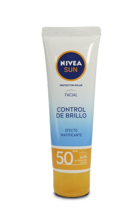 Descubre el nuevo protector solar '50ml Control de Brillo FPS50 - NIVEA SUN'. Ideal para quienes buscan protegerse del sol a la vez que controlan el brillo en su piel, este producto ofrece una fórmula ligera y no grasa. Perfecto para usar en tu rostro diariamente, proporciona una alta protección de FPS50 contra los rayos UVA/UVB. Además, es resistente al agua, lo que lo convierte en tu aliado perfecto para disfrutar del aire libre sin preocupaciones. #NiveaSun #ControlBrillo #ProtectorSolar #CuidadoFacial #FPS50 #Belleza #Skincare #Salud Skin Care, Camping, Sunscreen, Protector Solar Facial, Protector Solar, Skin Care Kit, Glow Up?, Facial, Solar