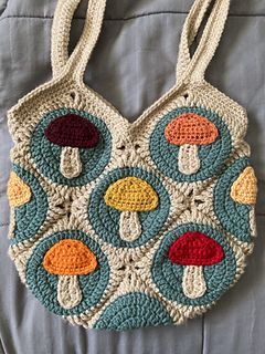 Sac Granny Square, Motifs Granny Square, Tote Crochet, Granny Square Haken, Crochet Mignon, Confection Au Crochet, Crochet Mushroom, Granny Square Bag, Stitch Crochet