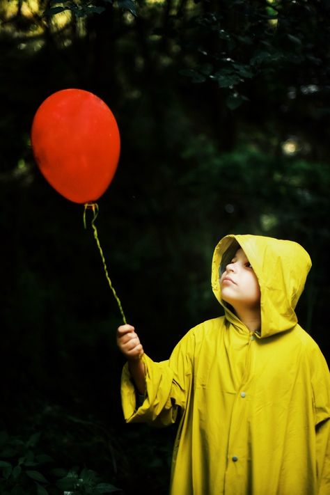 "It" movie themed photoshoot.
Georgie. Movie Themed Photoshoot, It Georgie, We All Float Down Here, Themed Photoshoot, It Movie, Photo Cutout, Scary Clown, Photography Movies, Fotos Ideas