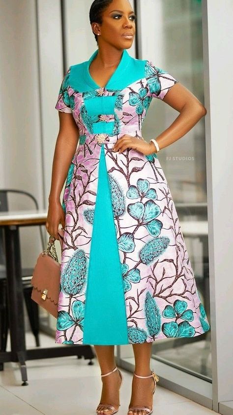 Kitenge Fashion, Modest Dresses Fashion, African Fashion Week, Fancy Short Dresses, African Party Dresses, African Attire Dresses, Chic Dress Classy, Shweshwe Dresses, Out At Night